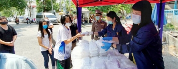 กลุ่มบริษัทบีทีเอส แจกข้าวกล่องให้ชุมชน สู้ภัย COVID-19